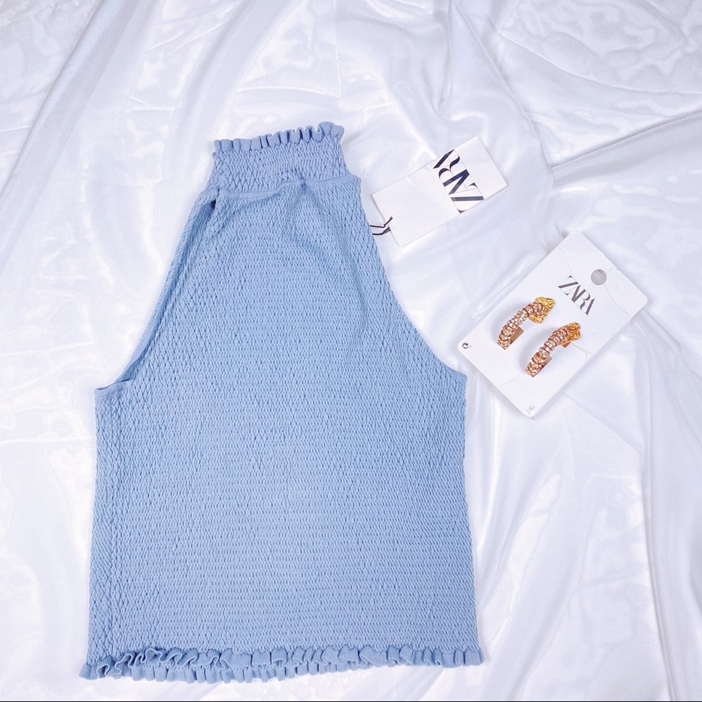 Cropped turtleneck shirt